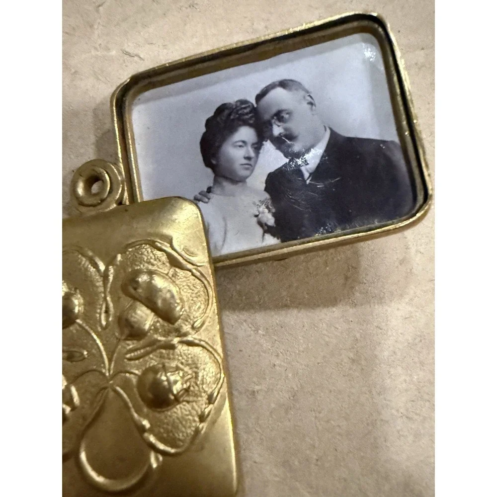 Vintage Antique‎ Victorian Locket Pendant  Broach Pin Photo Etched Flower 1904
